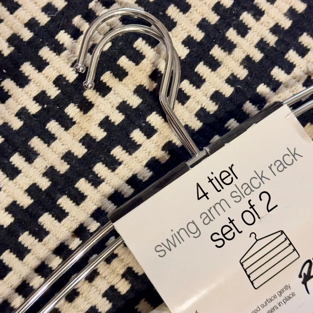 Richards set hangers